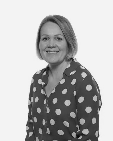 Mrs L Dearnley's team photo'